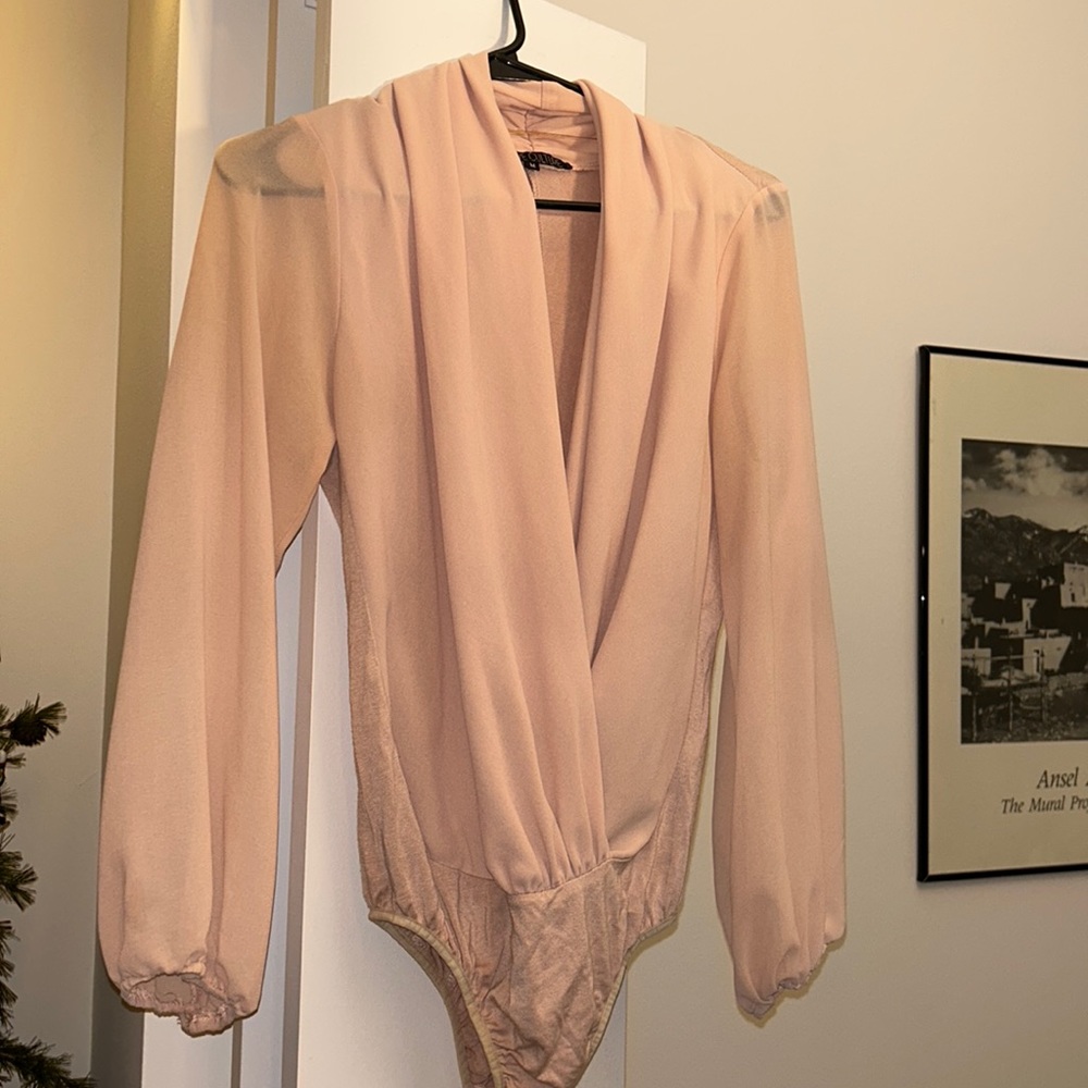 Flattering v neck body suit!
